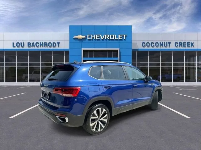 2024 Volkswagen Taos SE photo 8