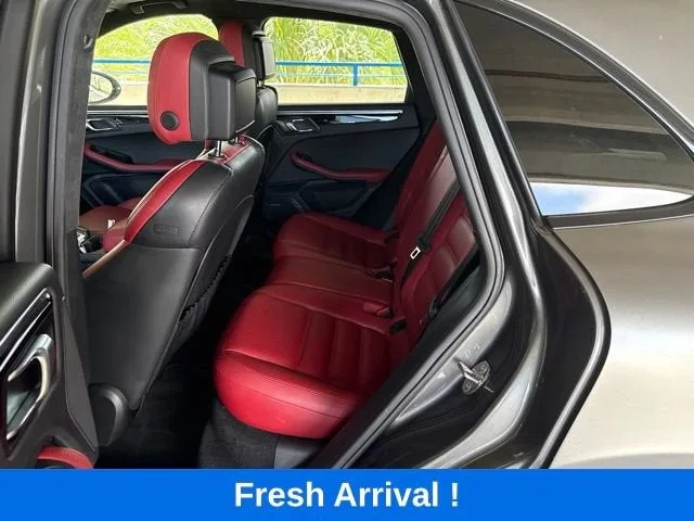 2018 Porsche Macan Turbo photo 3