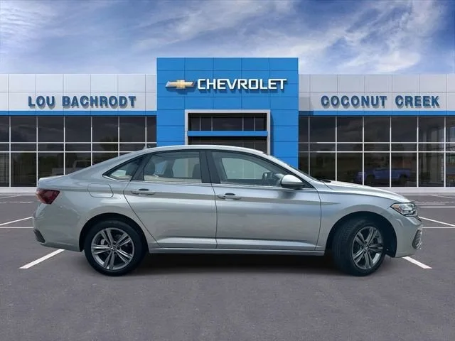 2024 Volkswagen Jetta SE photo 9