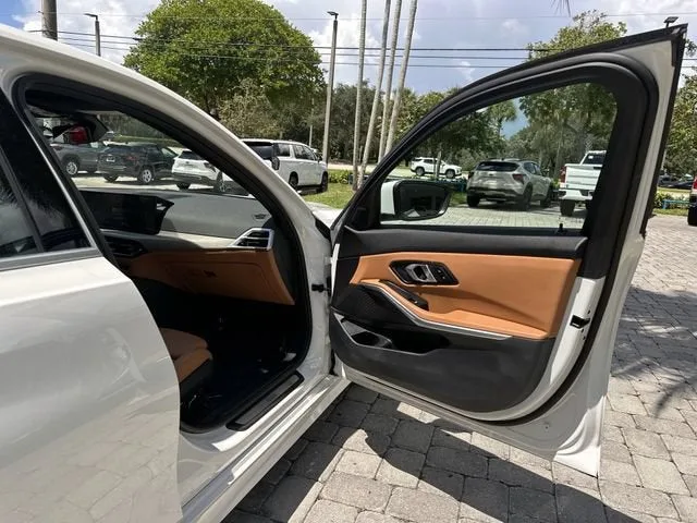2025 BMW 3 Series 330i photo 23