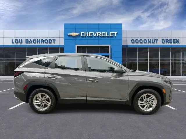 2026 Hyundai Tucson SE photo 9