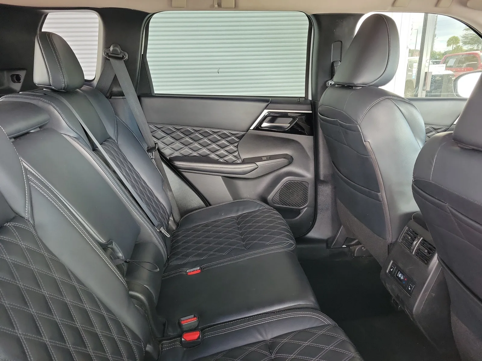 2022 Mitsubishi Outlander SEL photo 7