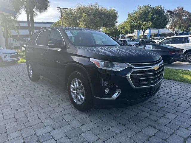 2021 Chevrolet Traverse LT Leather photo 17