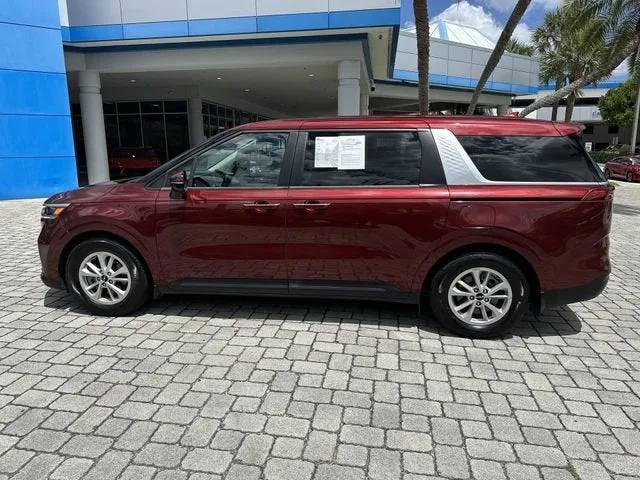 2024 Kia Carnival LX photo 36