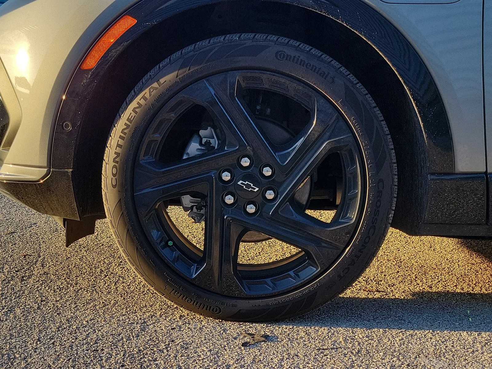 2024 Chevrolet Equinox EV RS photo 2