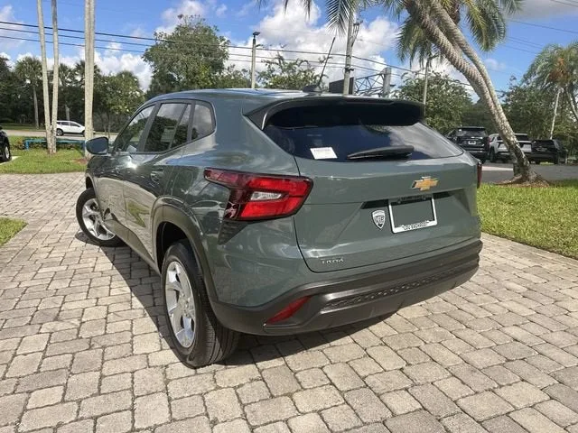 2025 Chevrolet Trax LS photo 12