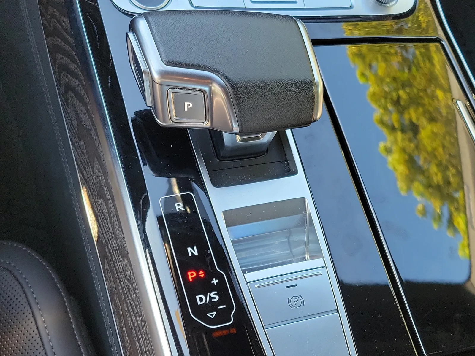 2023 Audi A8 4DR L QTRO 55 TFS photo 33