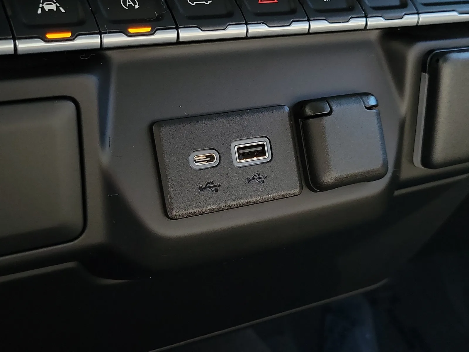 2023 Chevrolet Silverado 1500 Custom photo 29