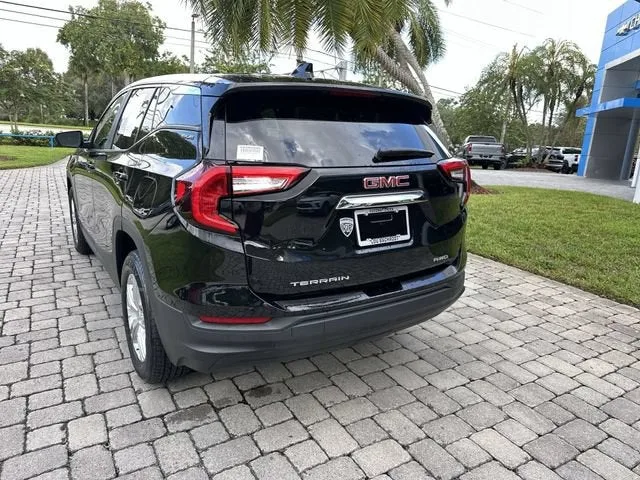 2024 GMC Terrain SLE photo 35