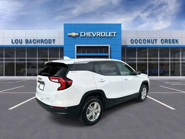 2024 GMC Terrain SLE photo 8