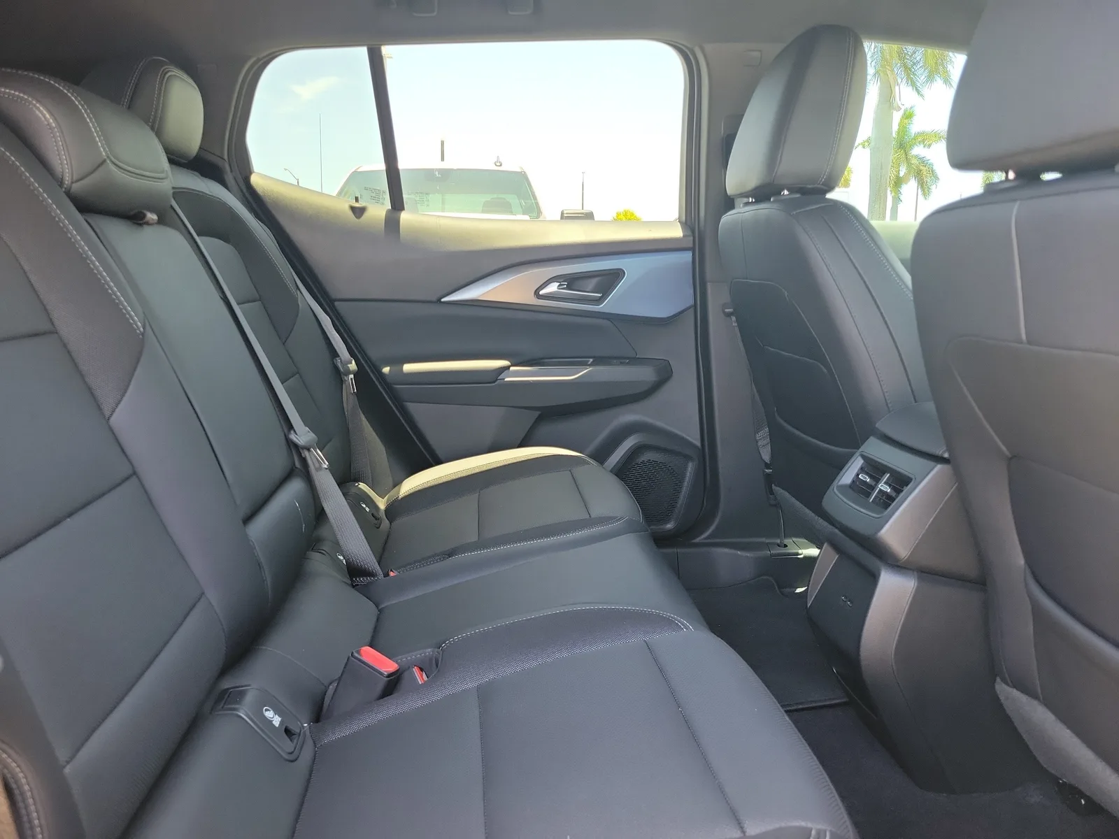 2024 Chevrolet Equinox EV 2LT photo 7
