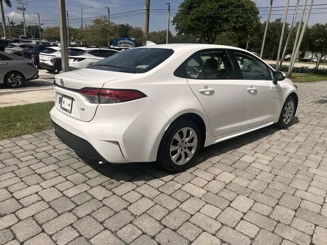 2024 Toyota Corolla LE photo 37