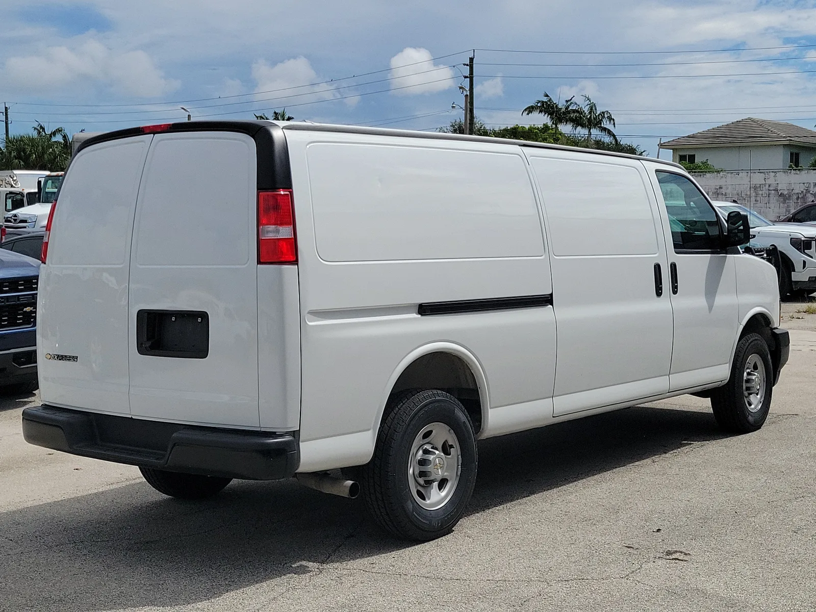 2025 Chevrolet Express Cargo WT photo 5