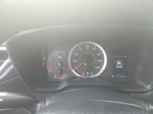 2022 Toyota Corolla Cross LE photo 13