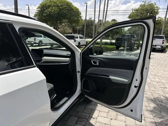 2024 Jeep Compass Latitude photo 23
