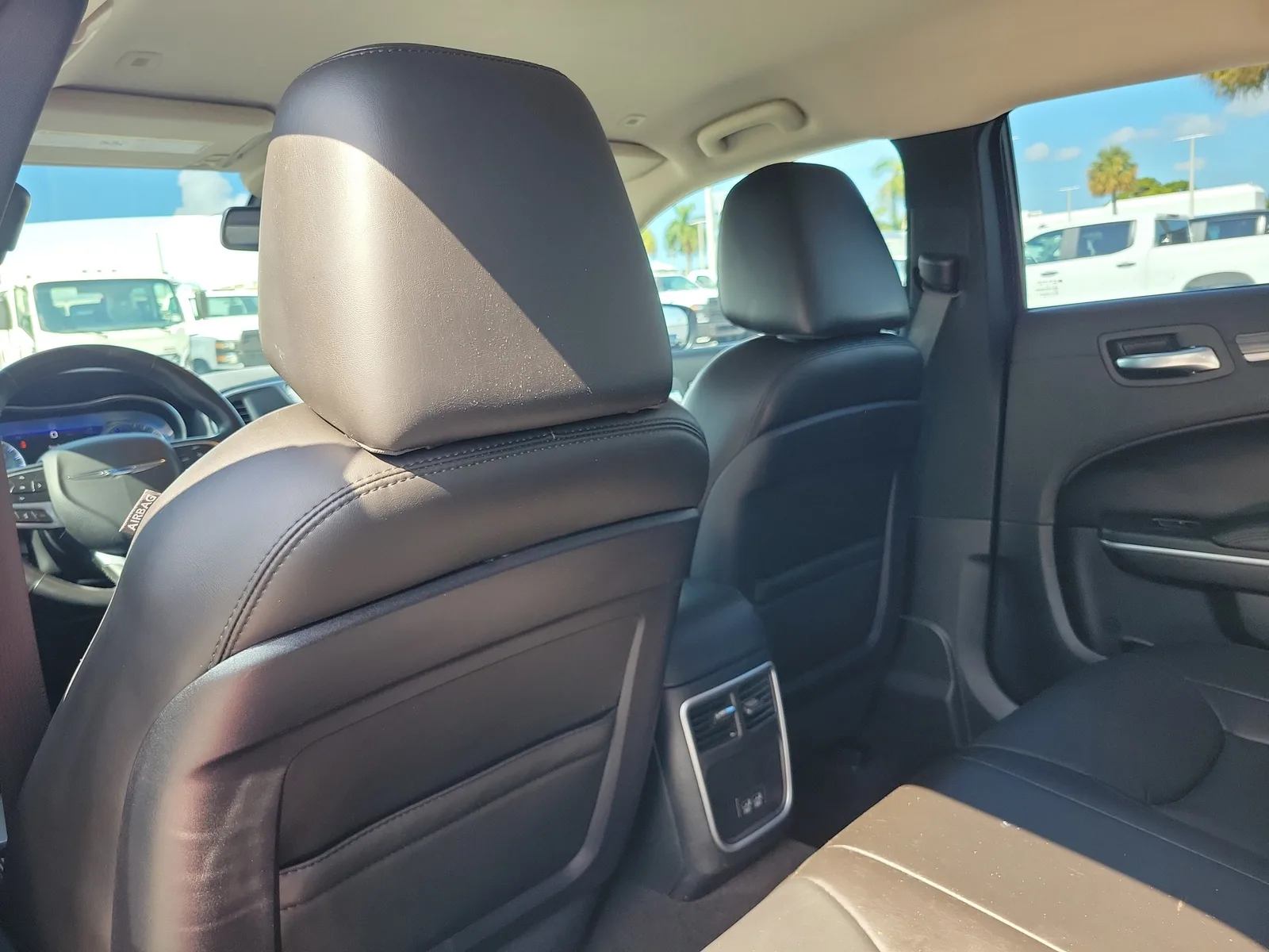 2021 Chrysler 300 Touring L photo 15