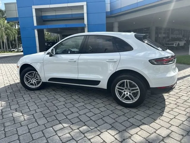 2020 Porsche Macan 4DR AWD photo 33