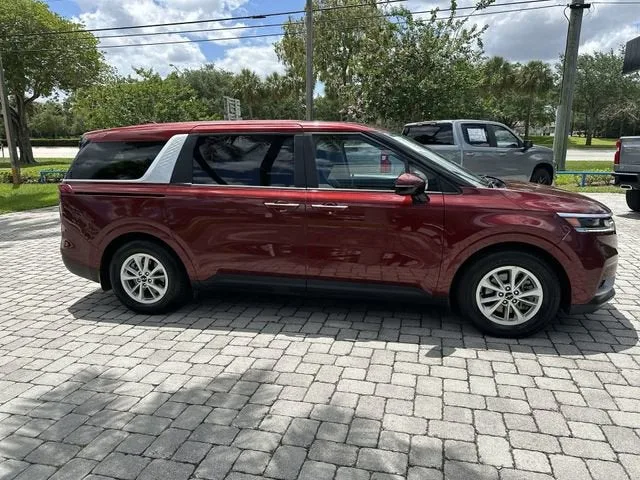 2024 Kia Carnival LX photo 21