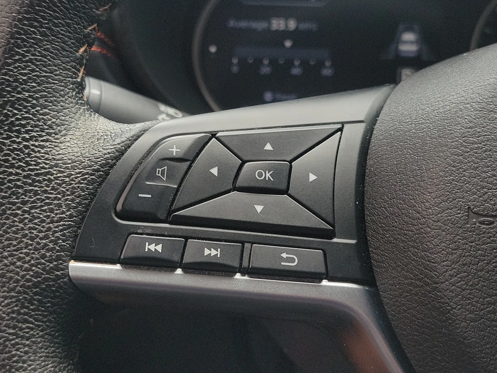 2025 Nissan Versa SR photo 21
