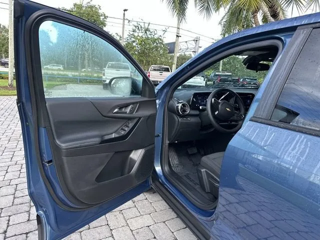 2026 Chevrolet Equinox LT photo 22