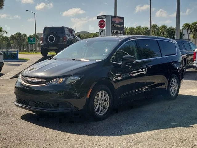 2023 Chrysler Voyager LX photo 7