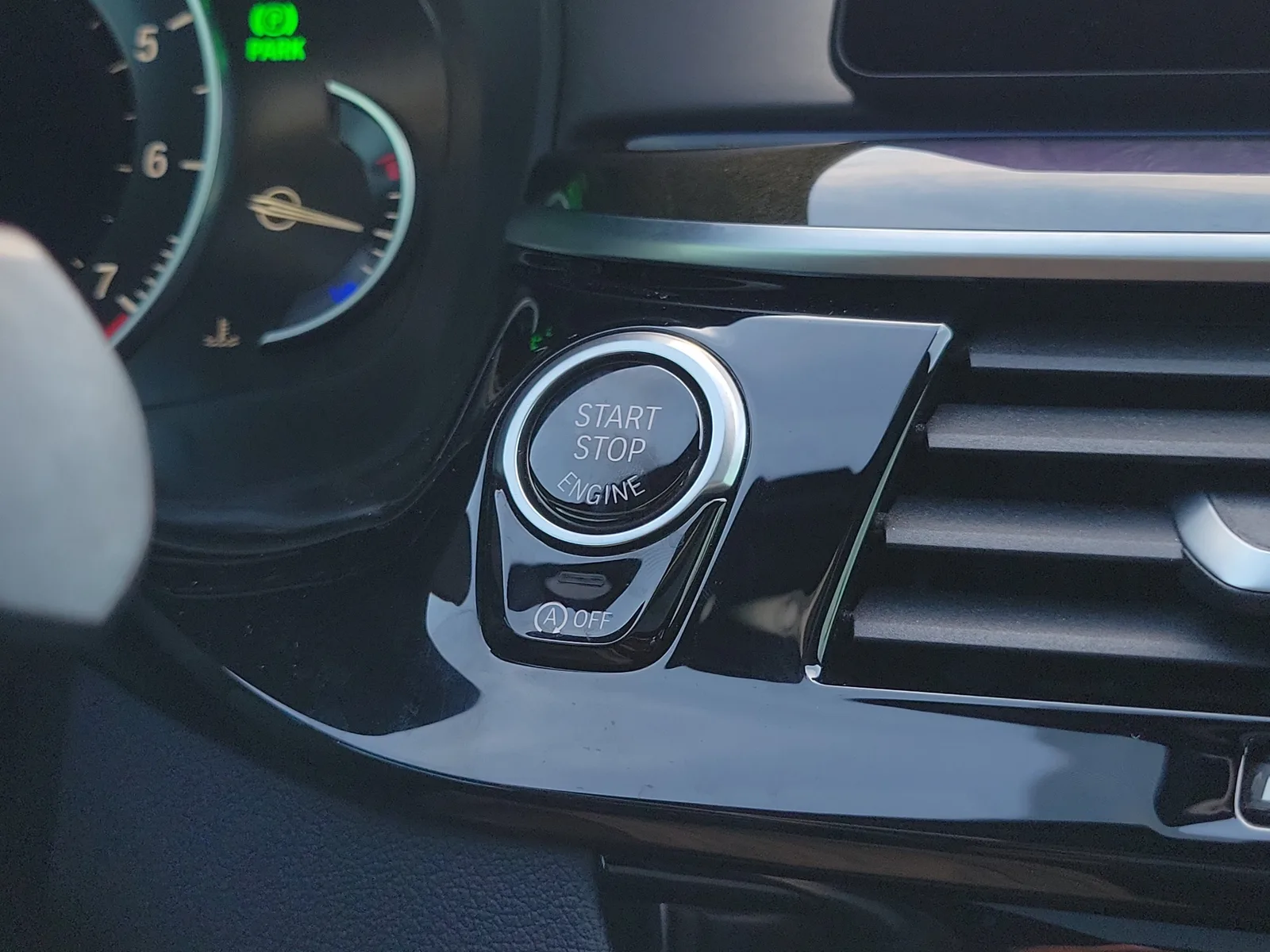 2019 BMW 5 Series 540i photo 33