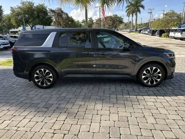 2023 Kia Carnival EX photo 14