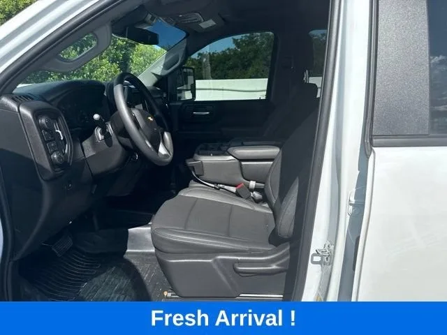 2026 Chevrolet Silverado 3500 HD WT DRW photo 2