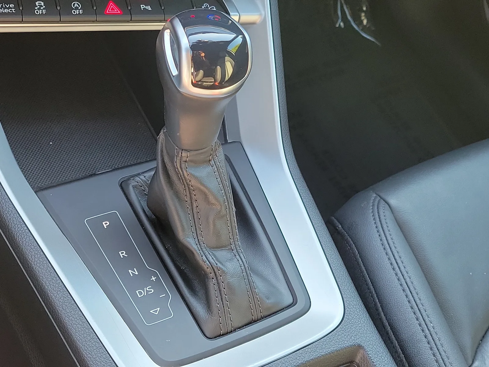 2025 Audi Q3 S line Premium photo 34