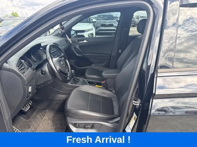 2020 Volkswagen Tiguan SE photo 2