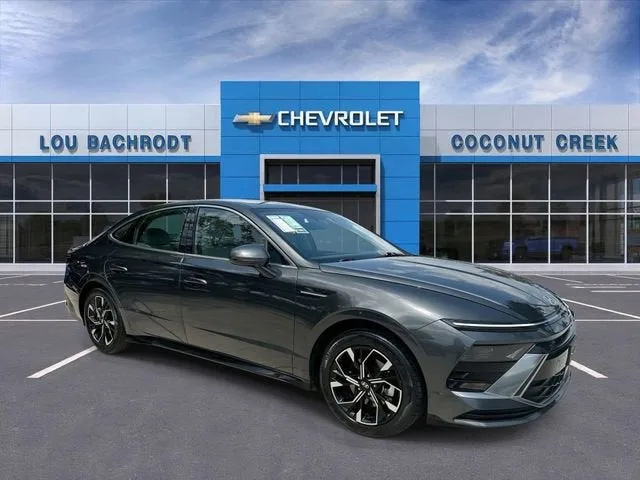 2025 Hyundai Sonata SEL photo 2