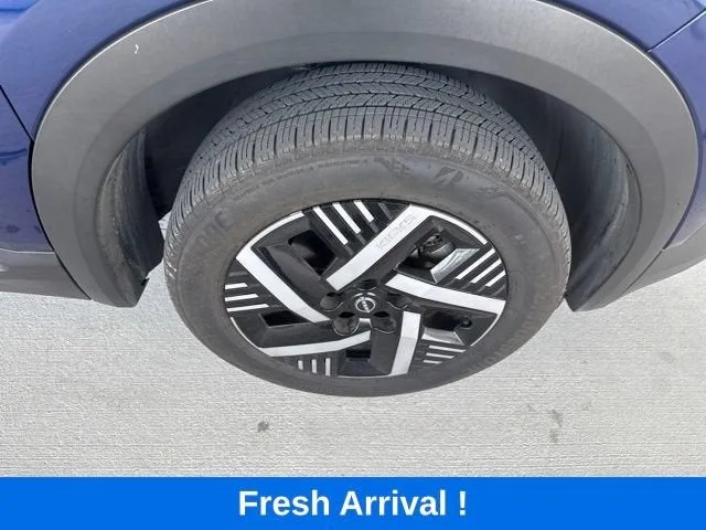 2025 Nissan Kicks SV photo 19
