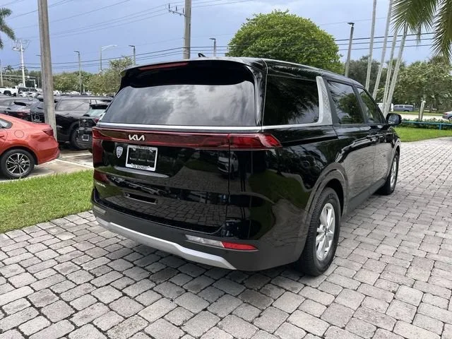 2024 Kia Carnival LX photo 37