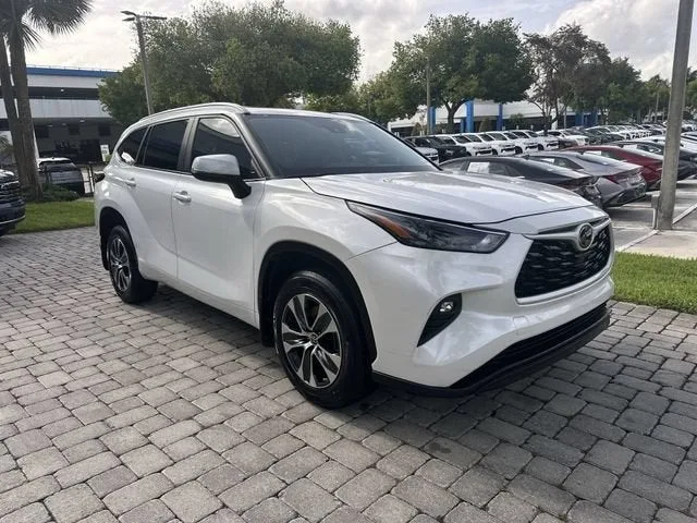 2024 Toyota Highlander LE photo 16