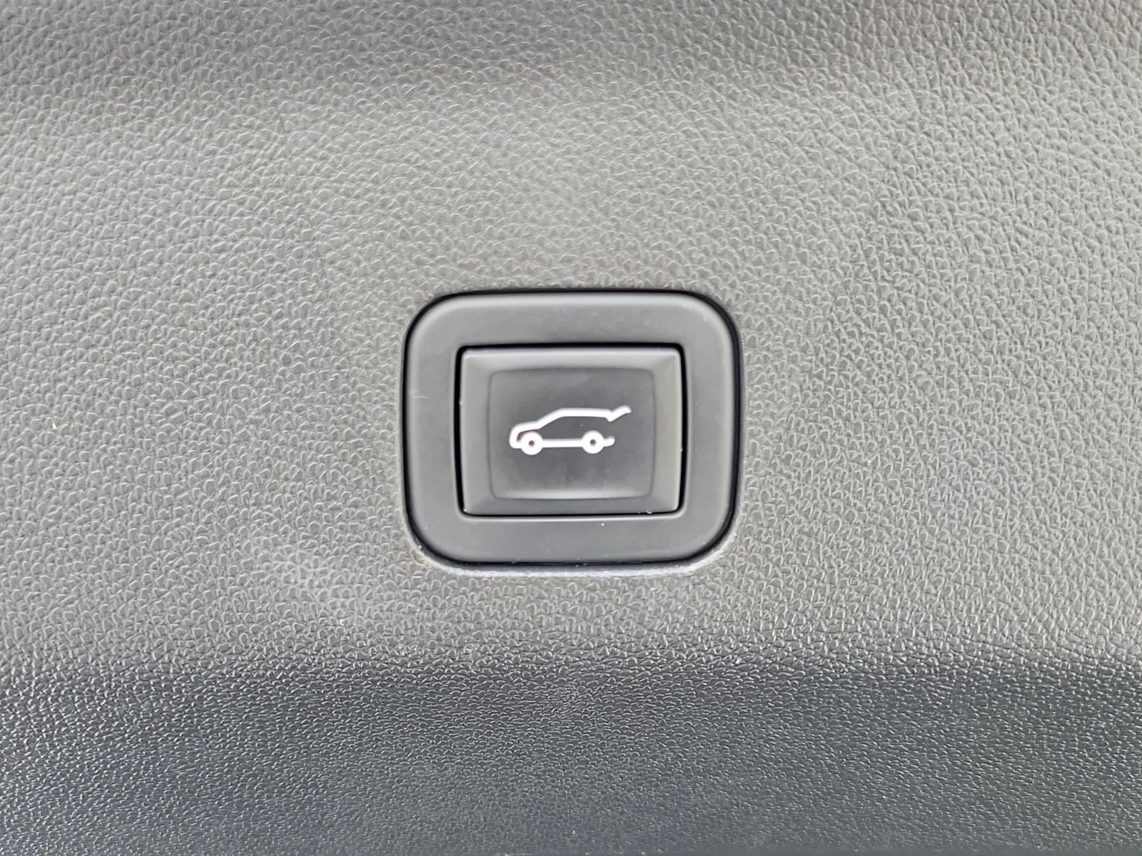 2024 Chevrolet Suburban LT photo 13