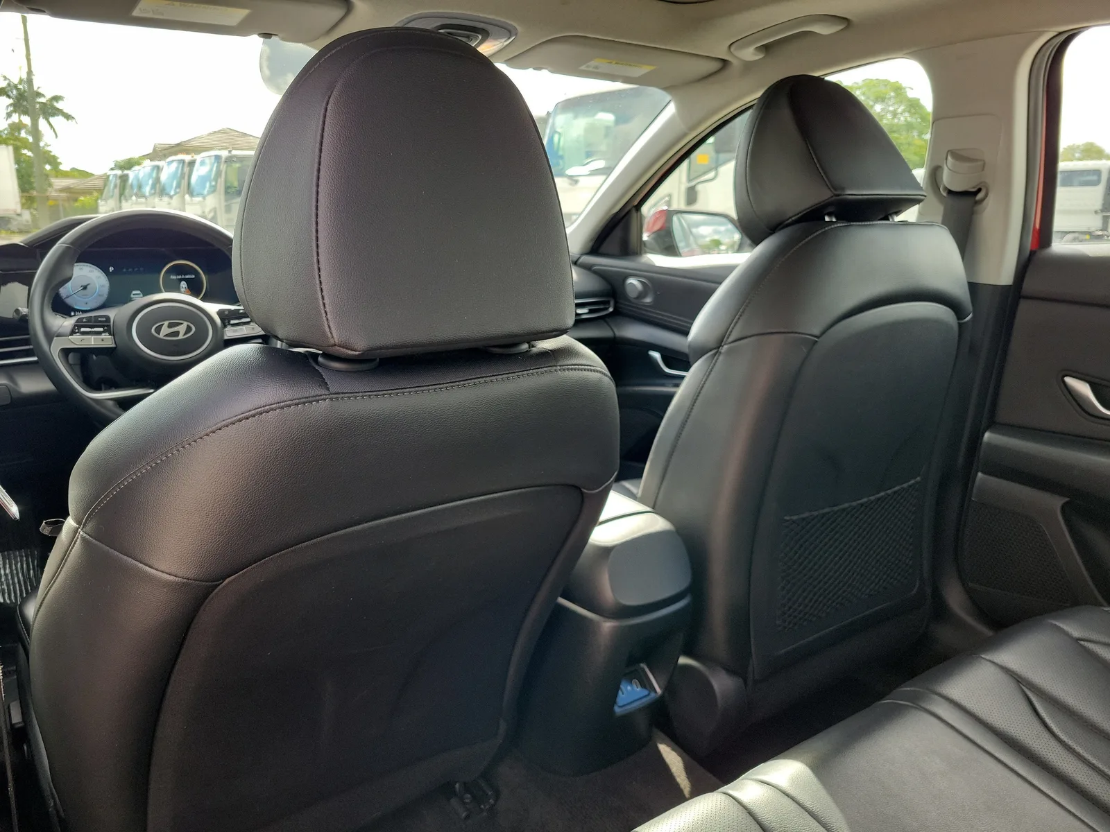 2025 Hyundai Elantra Limited photo 15