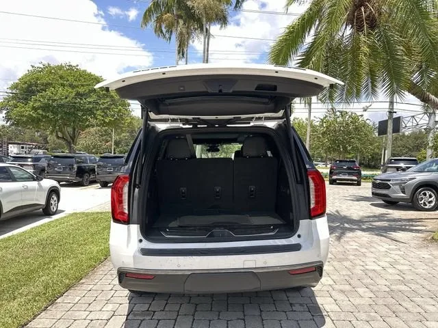 2023 GMC Yukon AT4 photo 28