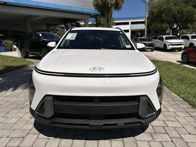 2025 Hyundai Kona SEL photo 18