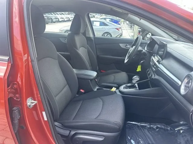 2024 Kia Forte LXS photo 29