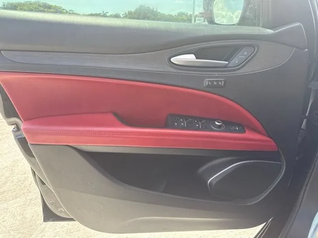 2020 Alfa Romeo Stelvio Ti photo 12