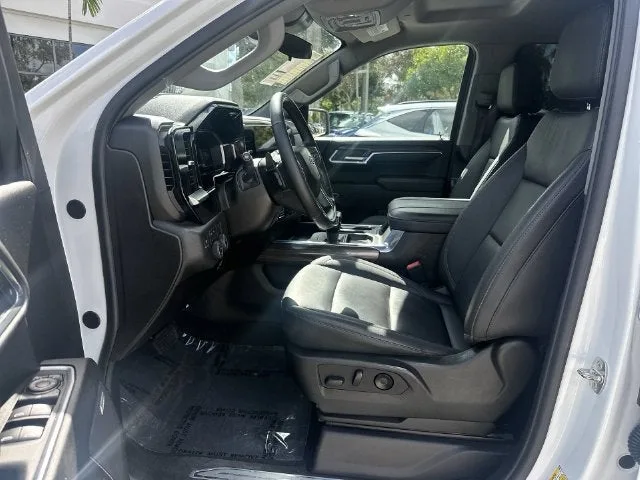 2024 Chevrolet Silverado 1500 RST photo 30