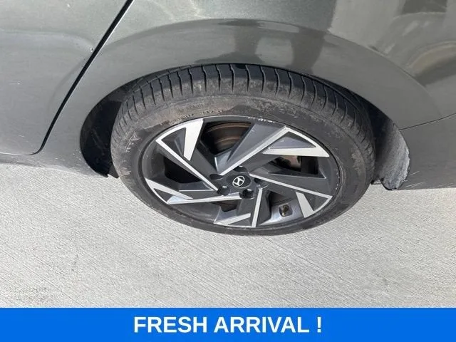 2024 Hyundai Elantra Limited photo 21