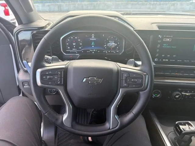 2023 Chevrolet Silverado 1500 RST photo 18