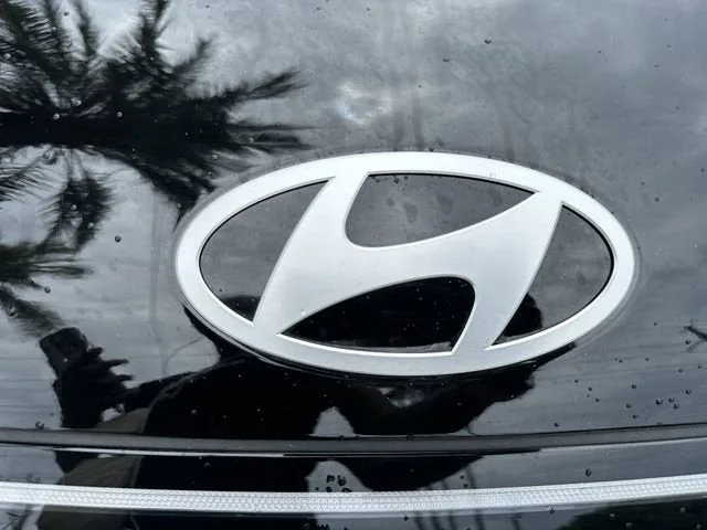 2025 Hyundai Kona SEL photo 10