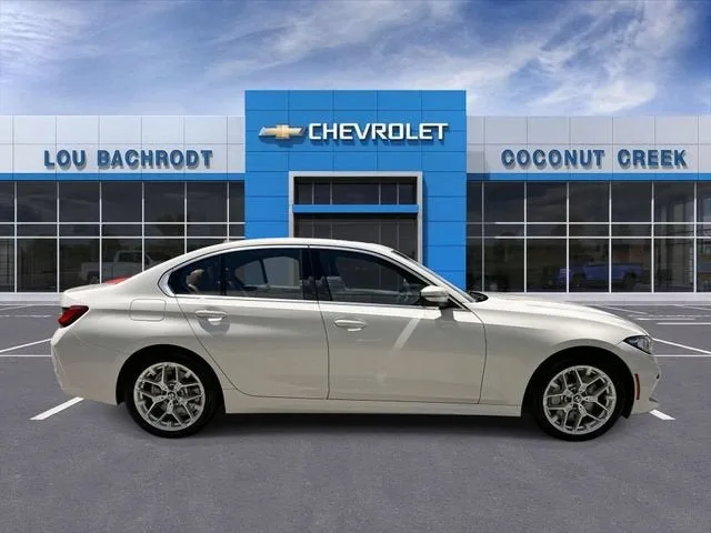 2025 BMW 3 Series 330i photo 9