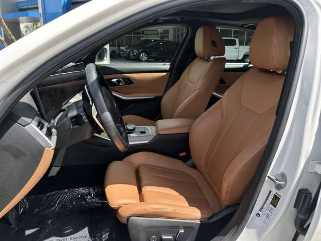 2025 BMW 3 Series 330i photo 30