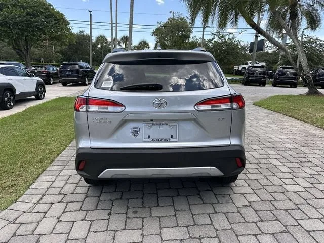 2023 Toyota Corolla Cross LE photo 33