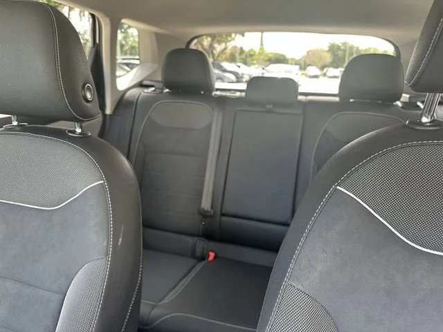 2024 Volkswagen Taos SE photo 24