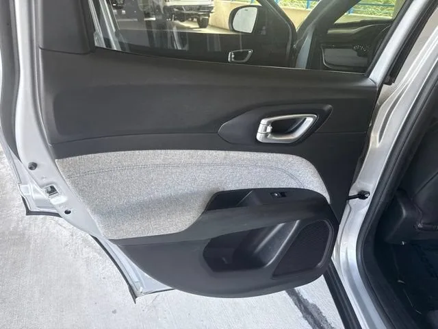 2024 Jeep Compass Latitude photo 13