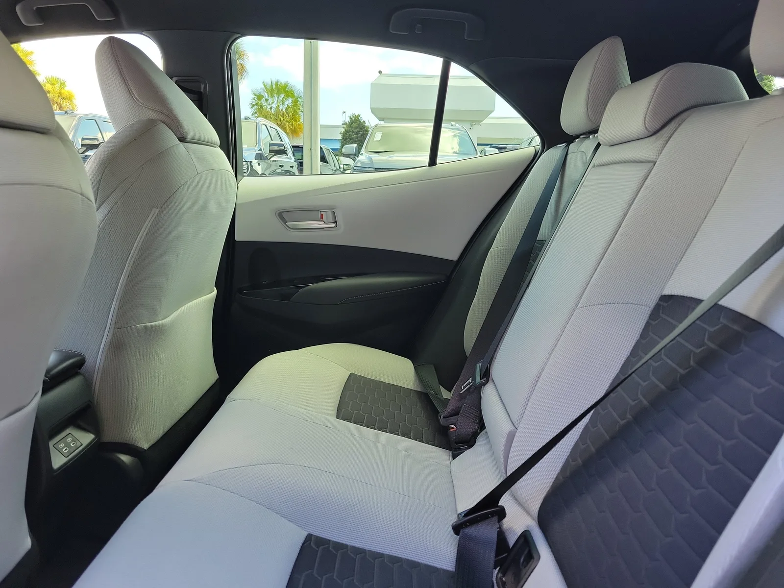 2025 Toyota Corolla Hatchback SE photo 15